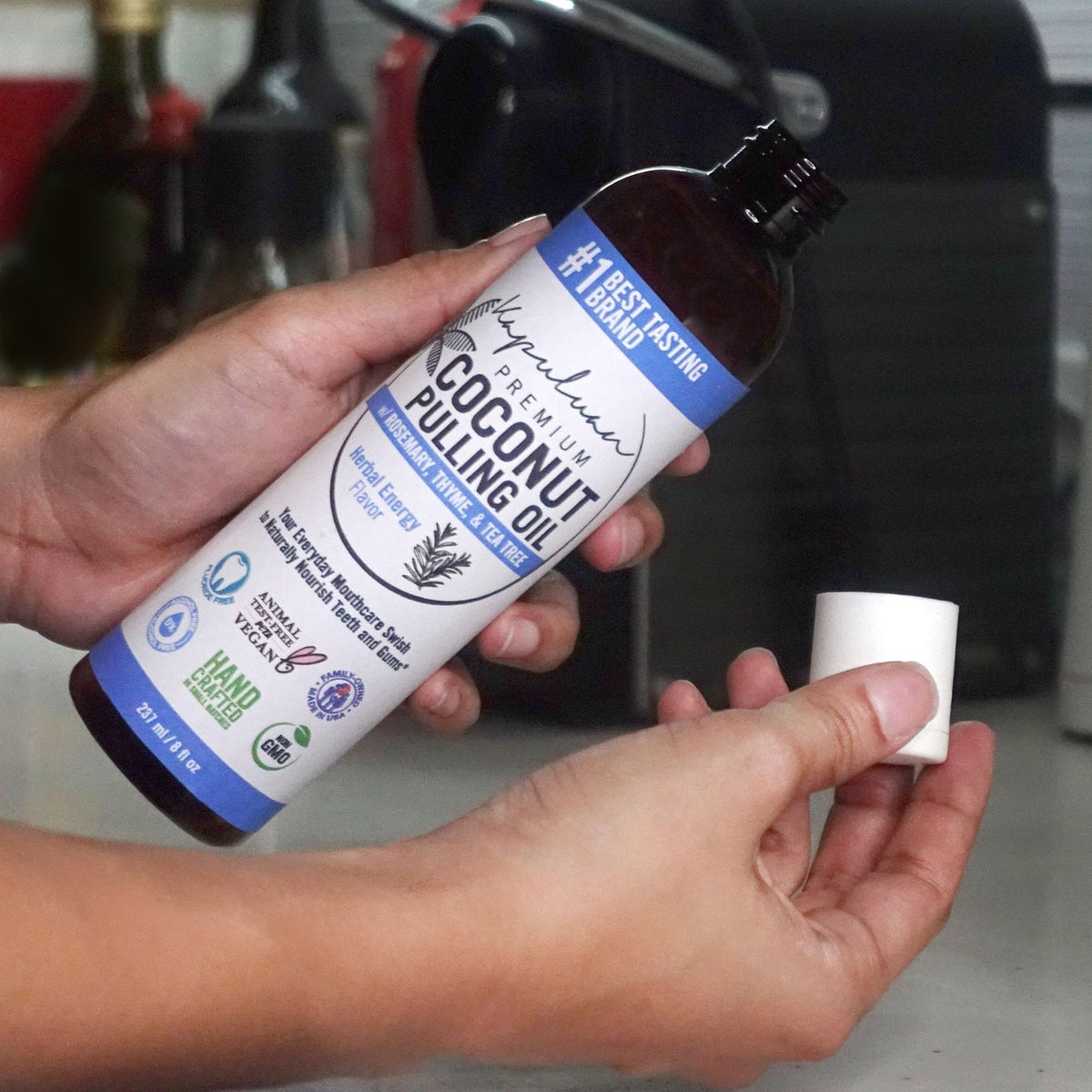 Kapuluan Coconut Oil Pulling for Teeth & Gums โ Pure Ayurvedic Mouthwash with Rosemary, Thyme & Tea Tree