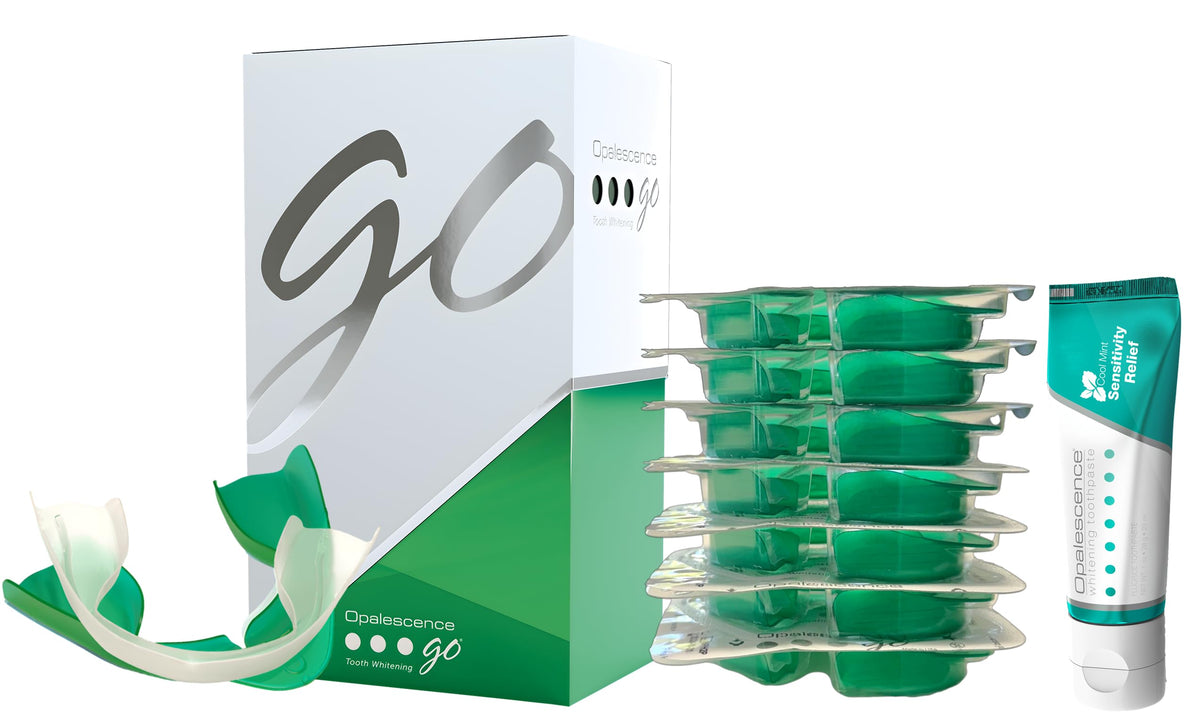 مجموعة تبييض Opalescence GO 15 | 7 علاجات | قوالب جاهزة + معجون أسنان السفر للأسنان الحساسة بالنعناع