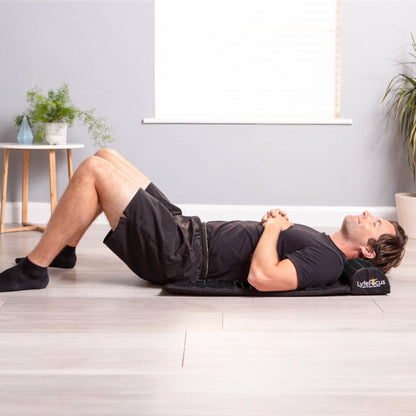 حصيرة ووسادة للعلاج بالضغط (أسود)