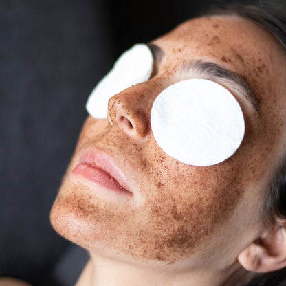 Salicylic Acid Exfoliator with Coffee, Walnut & Vitamin E 30ml